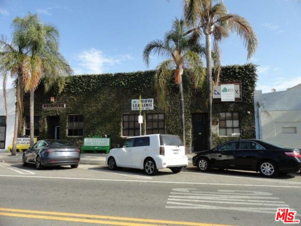 811 W Gardena Boulevard | Similar Property Thumbnail