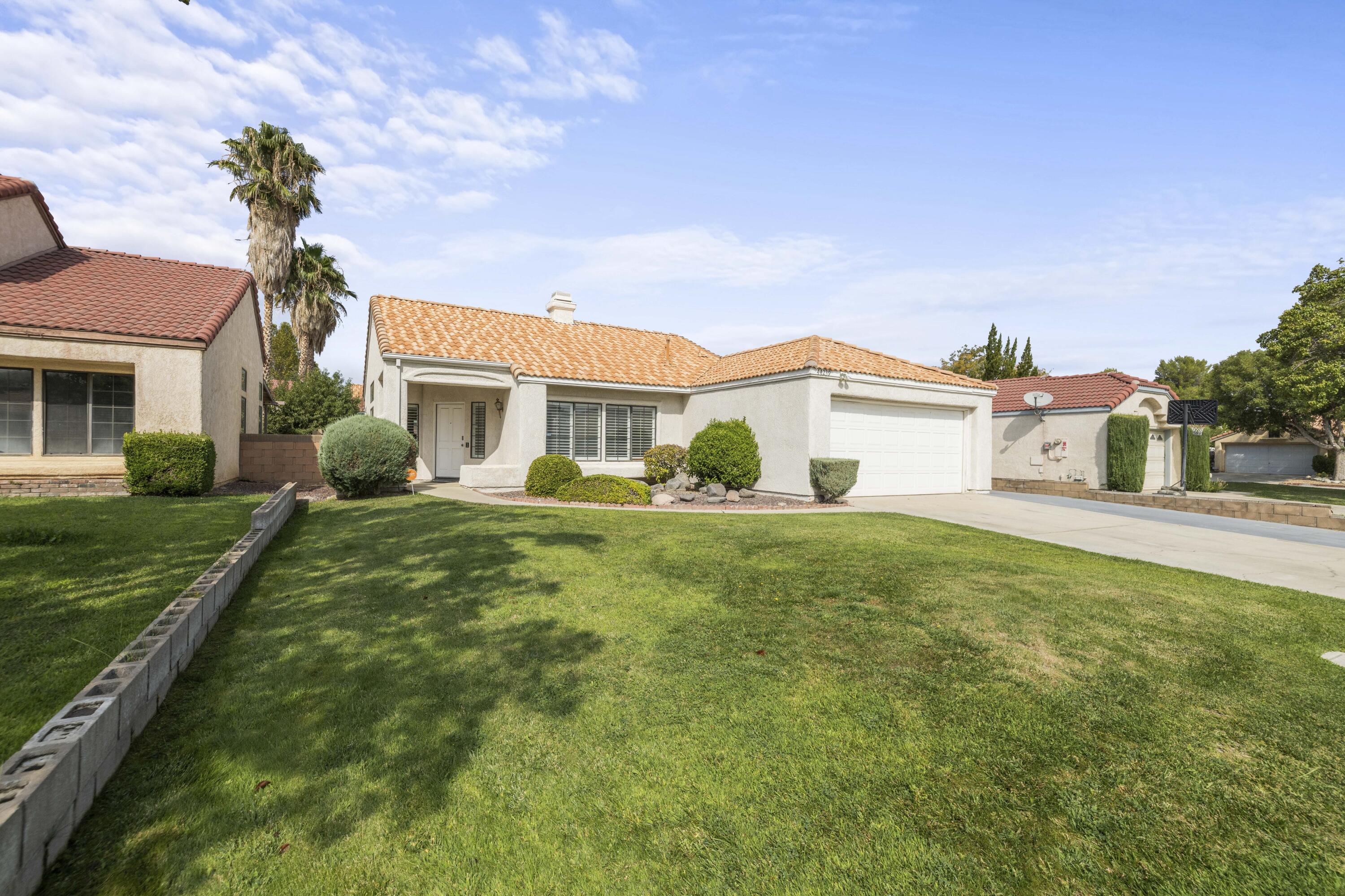 44239 Fenner Avenue, Lancaster, CA 93536