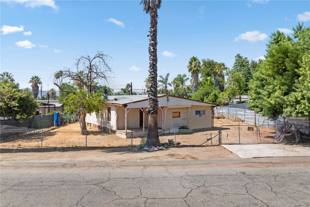 22911 La More Road, Perris, CA 92570