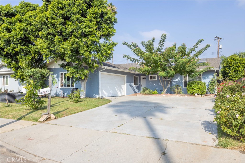 13206 Cranston Avenue, Sylmar, CA 91342