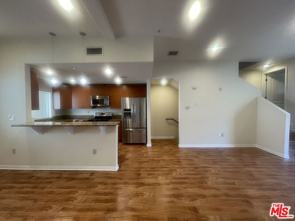 15024 Magnolia Boulevard, #104, Sherman Oaks, CA 91403