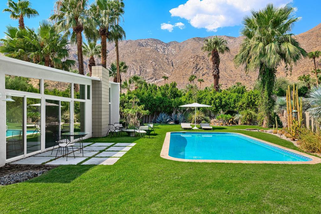 995 N Fairview Circle, Palm Springs, CA 92262