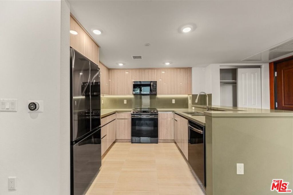 5245 Santa Monica Boulevard, #325 | Similar Property Thumbnail