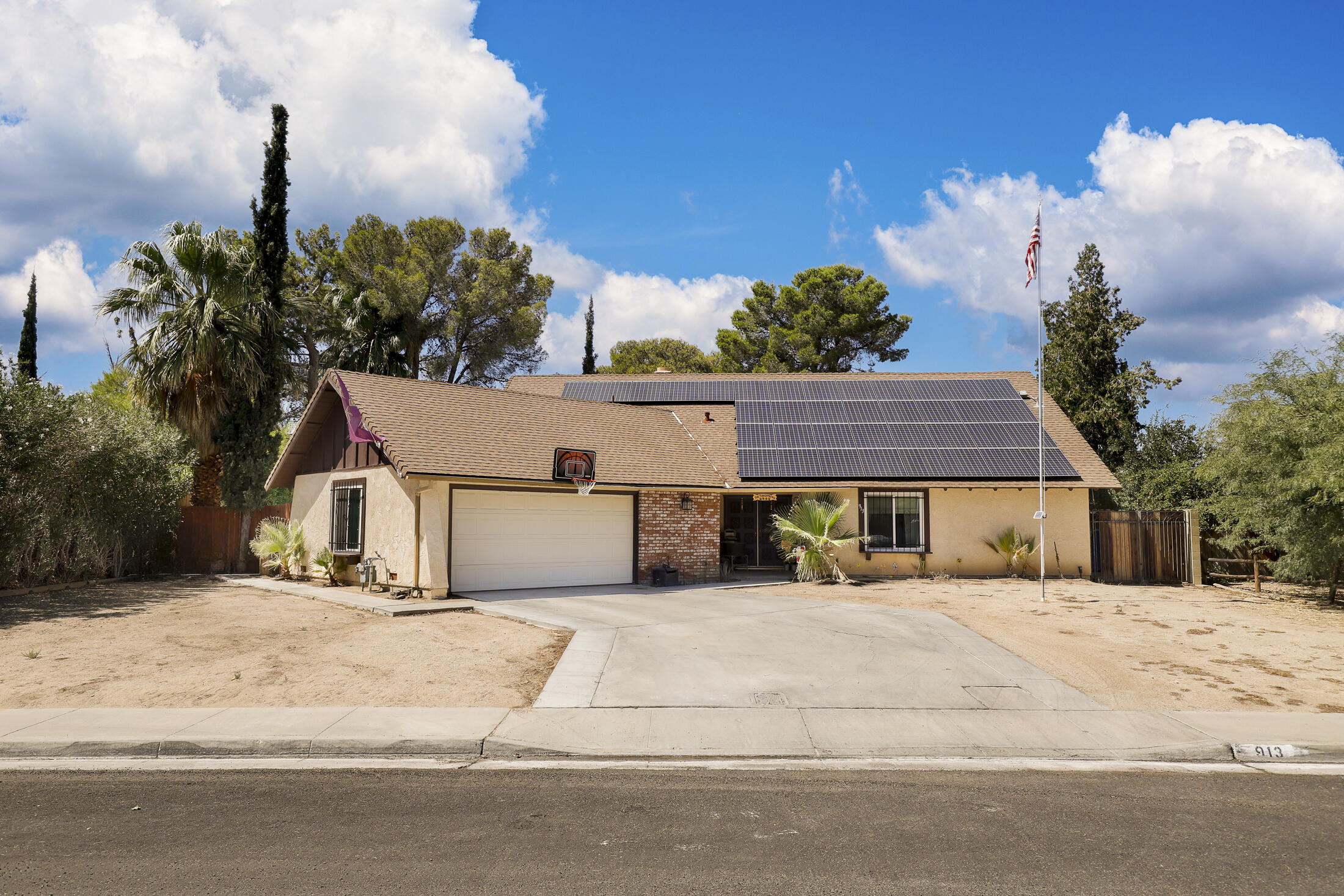 913 N Sierra View Street, Ridgecrest, CA 93555