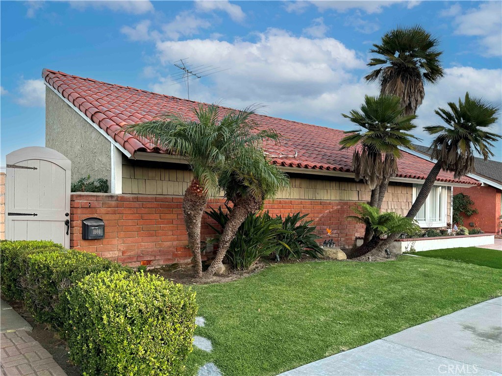 1808 Alsuna Lane, Huntington Beach, CA 92648