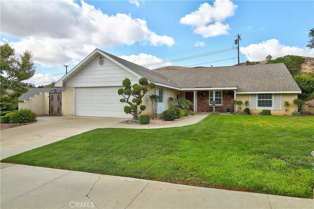 5572 Peacock Lane, Riverside, CA 92505