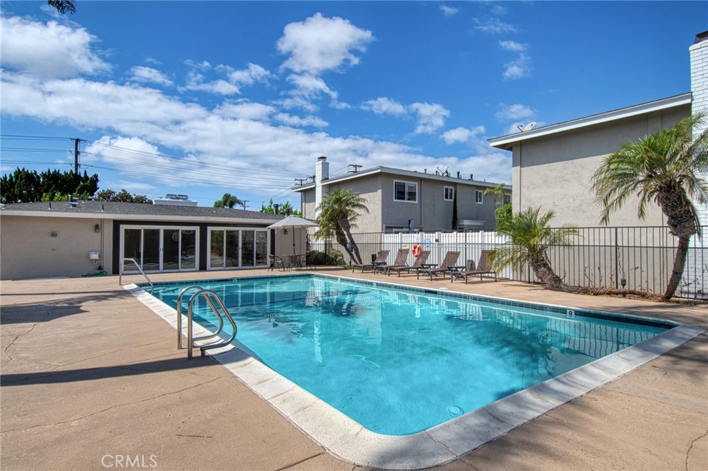 2400 Elden Avenue, #2, Costa Mesa, CA 92627