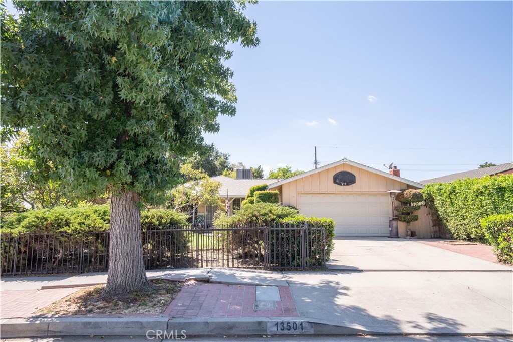 13501 Phillippi Avenue, Sylmar, CA 91342