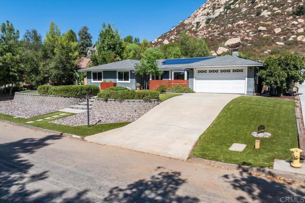 25050 Poderio Dr, Ramona, CA 92065