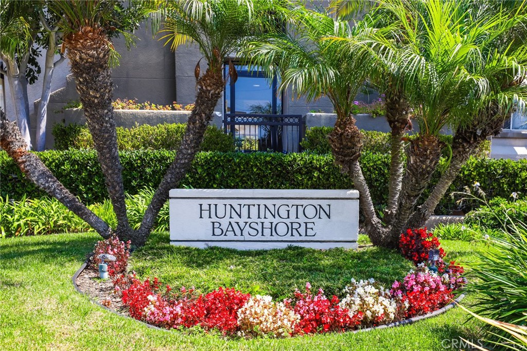 430 Lake Street, #304, Huntington Beach, CA 92648