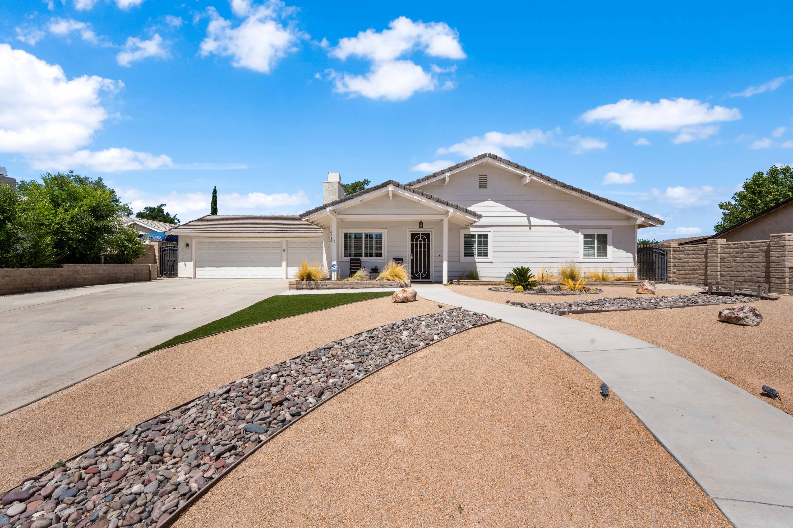 42321 Grandpark Avenue, Quartz Hill, CA 93536