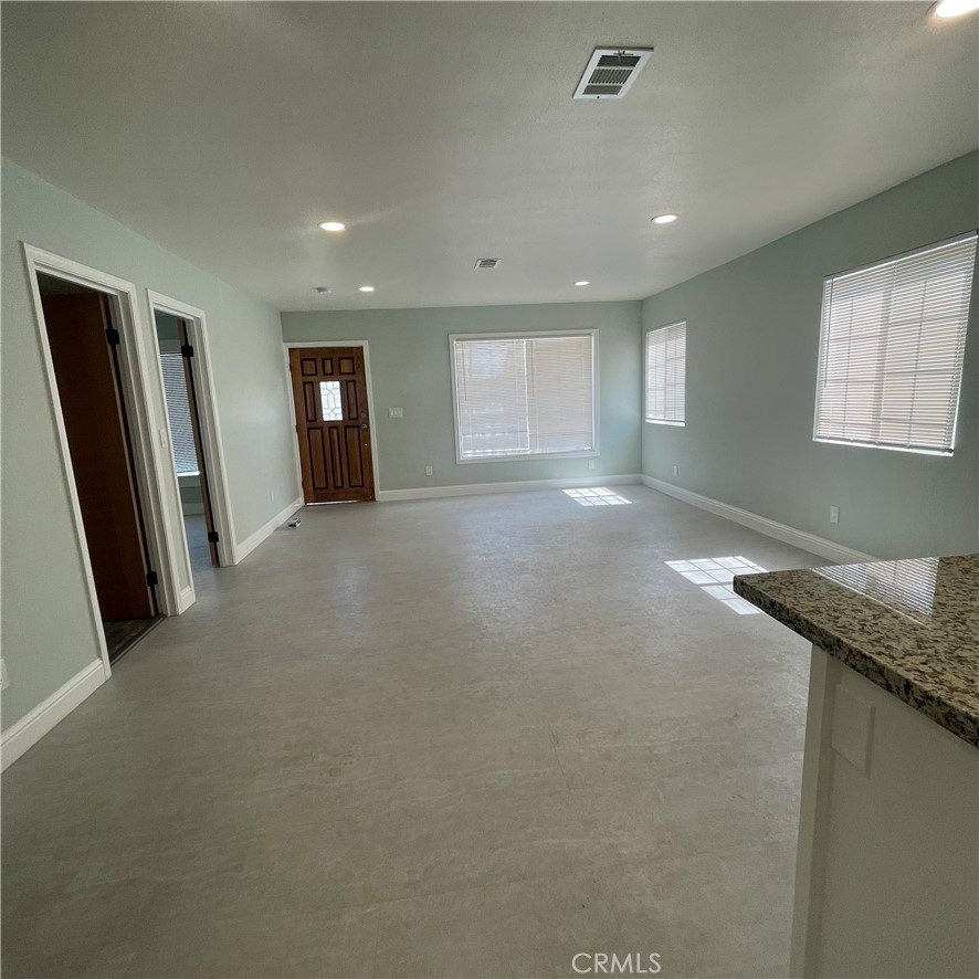 5835 Arlington Avenue | Similar Property Thumbnail 3