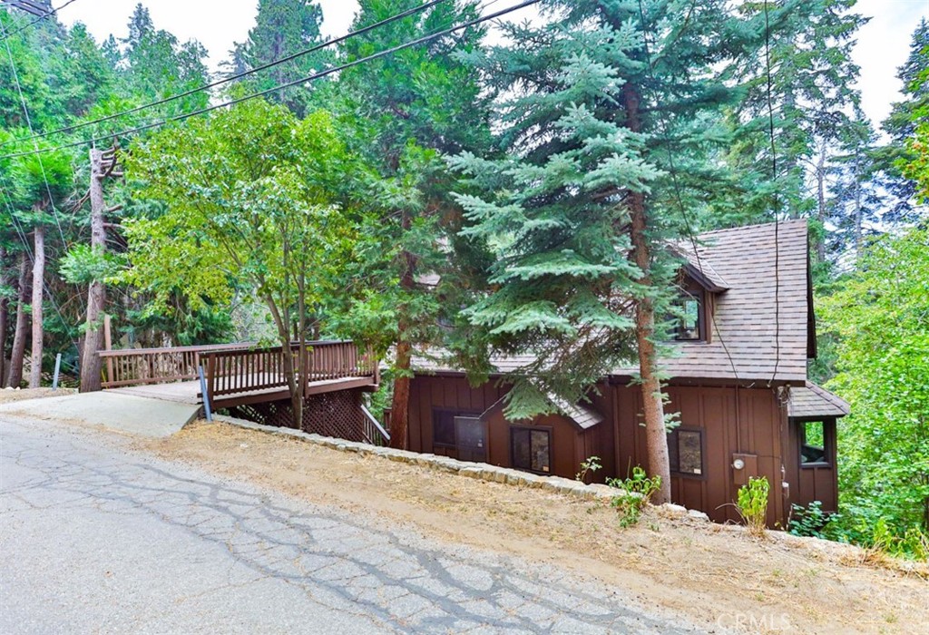 519 W Victoria Court, Lake Arrowhead, CA 92352