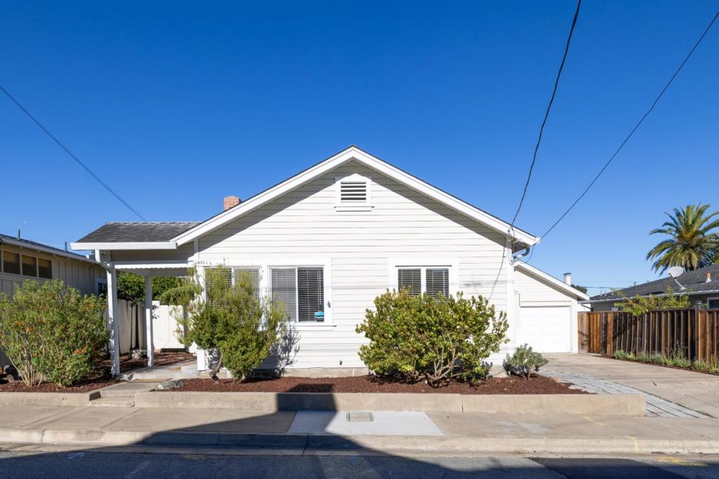 406 10Th Street, Pacific Grove, CA 93950