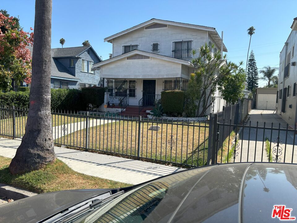 702 W 48Th Street, Los Angeles, CA 90037