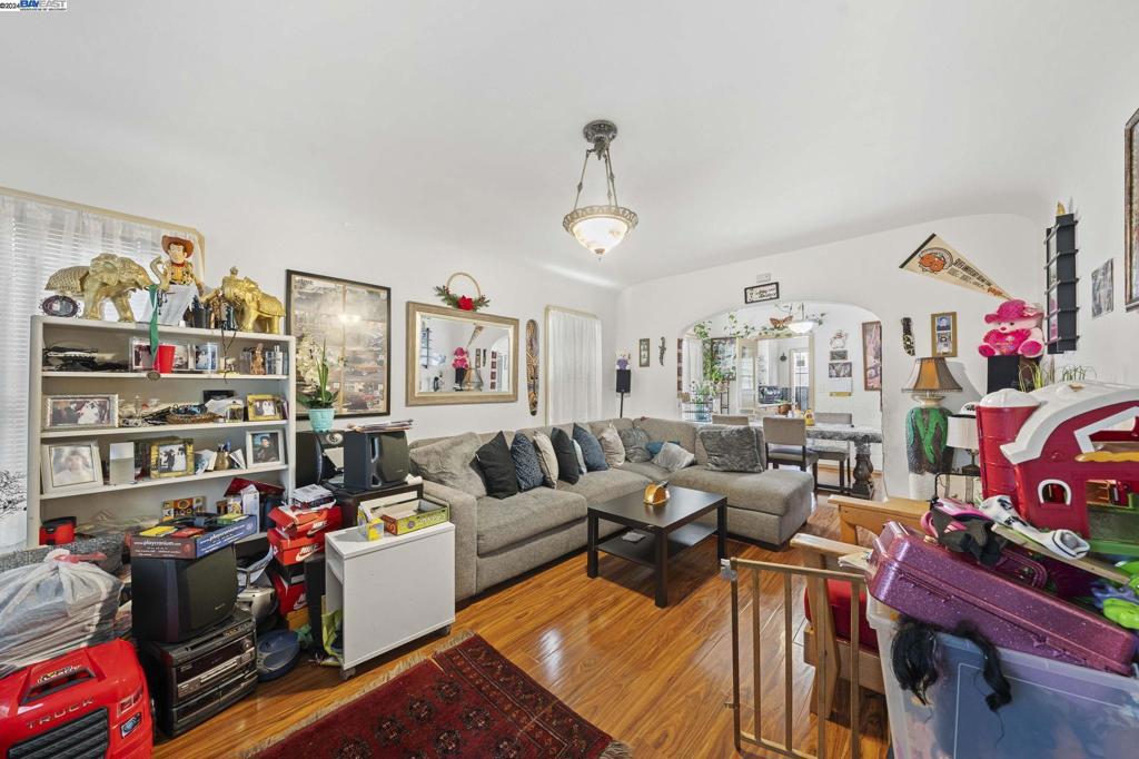 883 46Th St | Similar Property Thumbnail