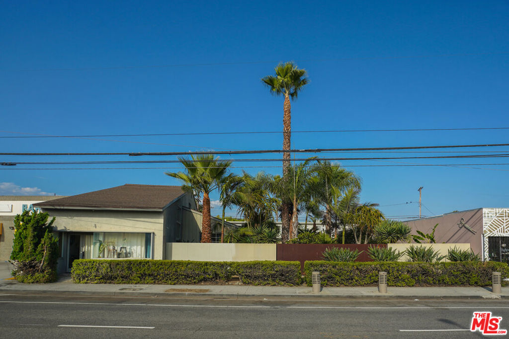 4546 S Centinela Avenue | Similar Property Thumbnail