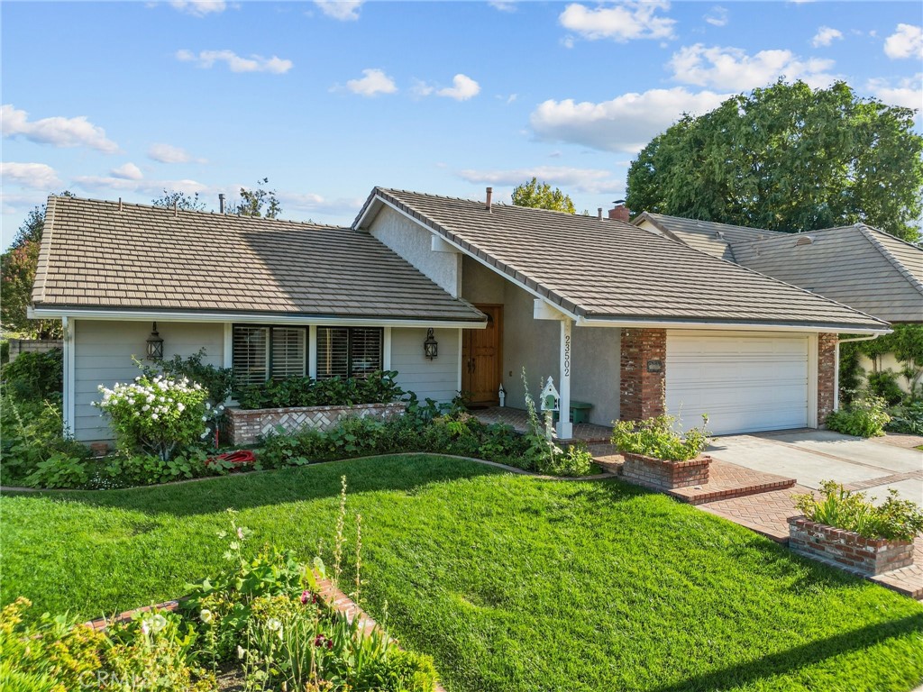 23502 Via Decano, Valencia, CA 91355