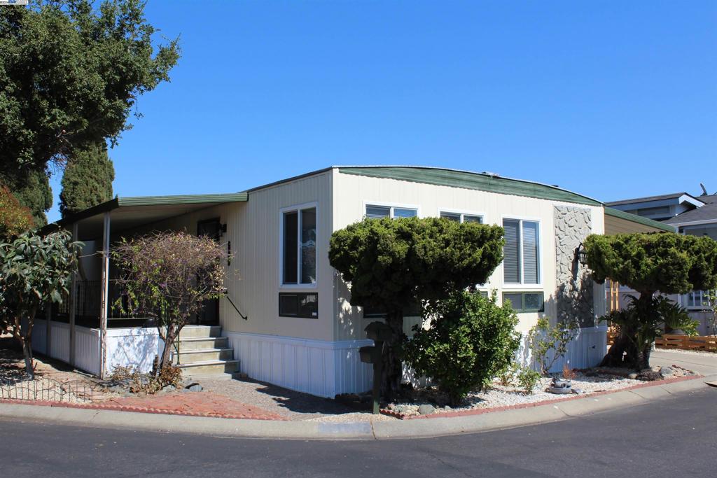 1555 Los Ojos, Hayward, CA 94544