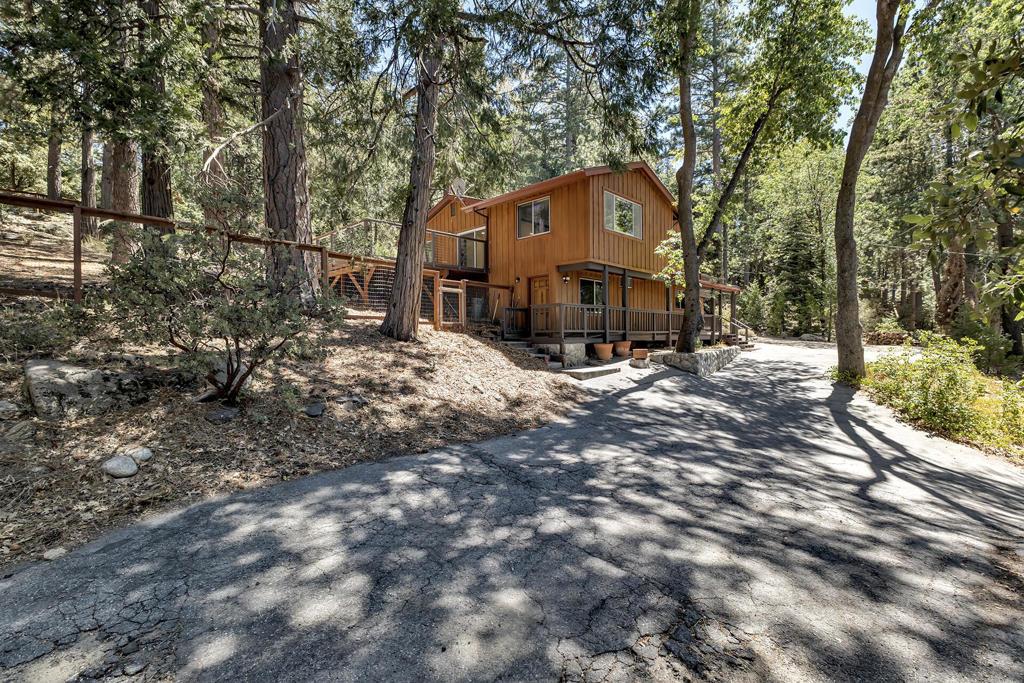 23010 Oak Leaf Ln, Idyllwild, CA 92549