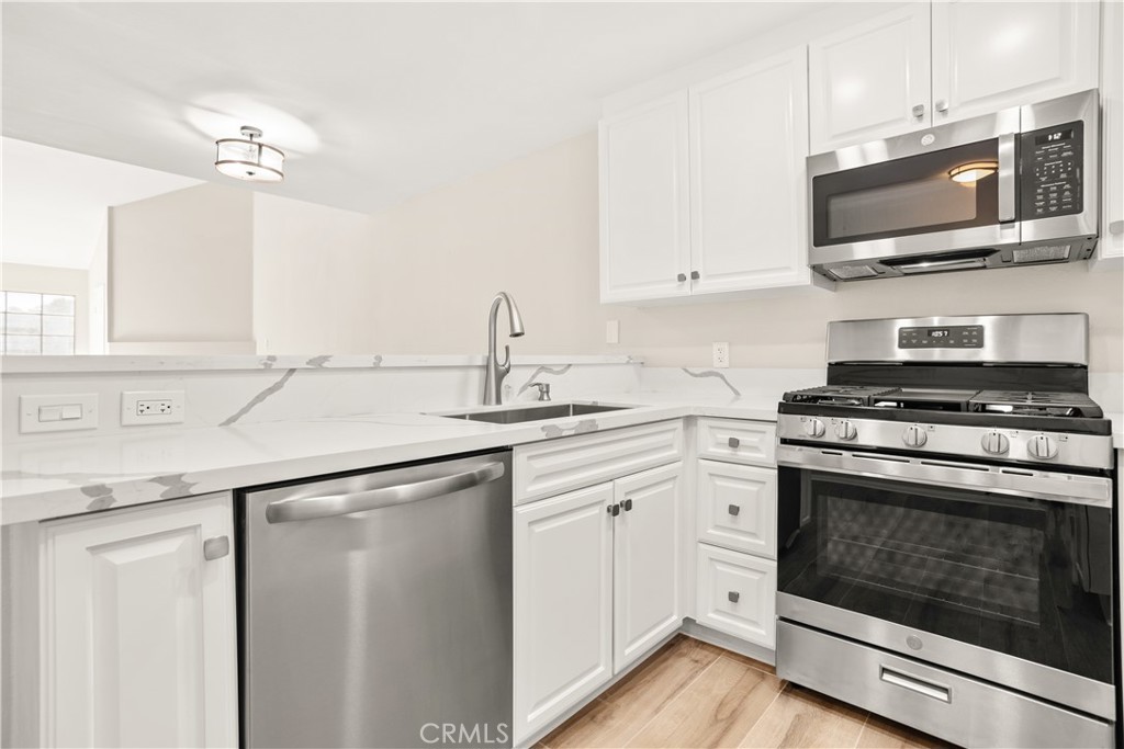 5530 Owensmouth Avenue, #325 | Similar Property Thumbnail 3