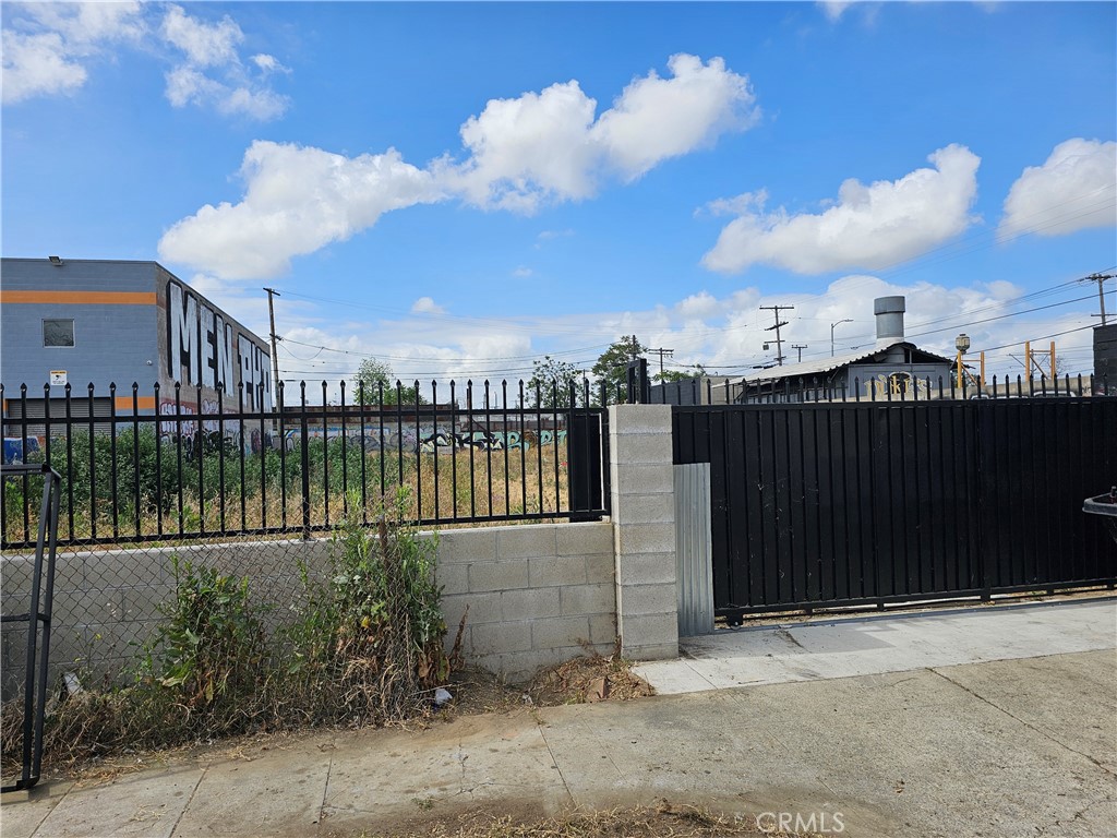 1706 E 41St Place, Los Angeles, CA 90058