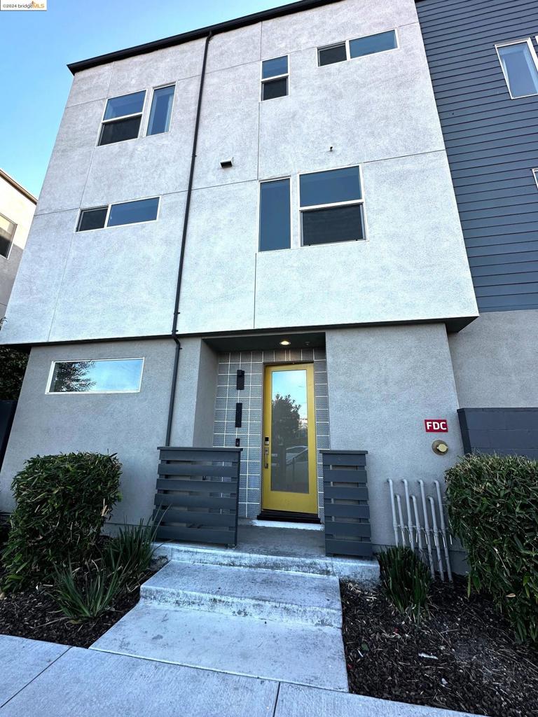 3933 Wattling St, Oakland, CA 94601