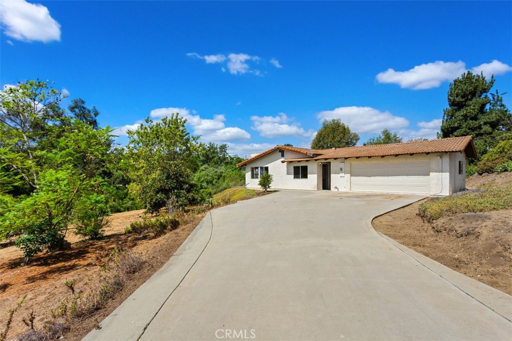 2406 Gum Tree Lane, Fallbrook, CA 92028