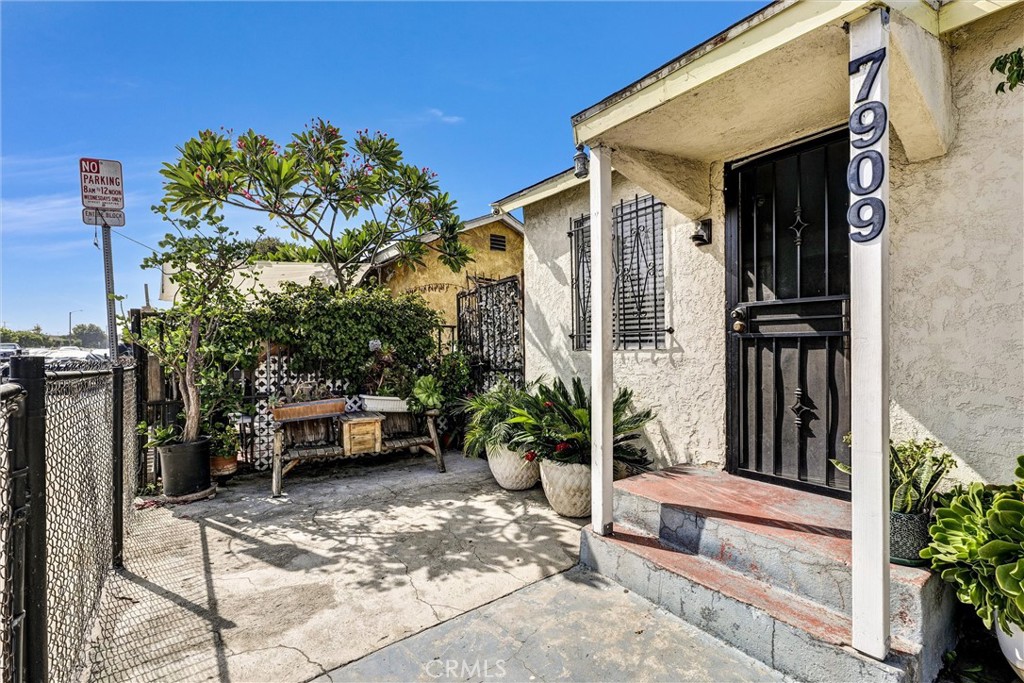 7909 Holmes Avenue, Los Angeles, CA 90001