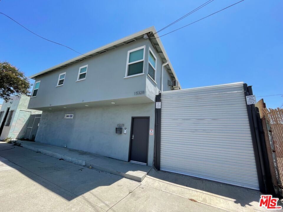 15328 S San Pedro Street | Similar Property Thumbnail 5