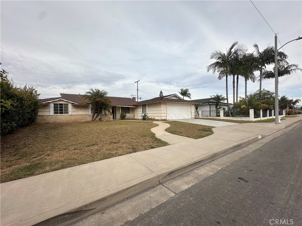 1608 Elm Avenue, Costa Mesa, CA 92626