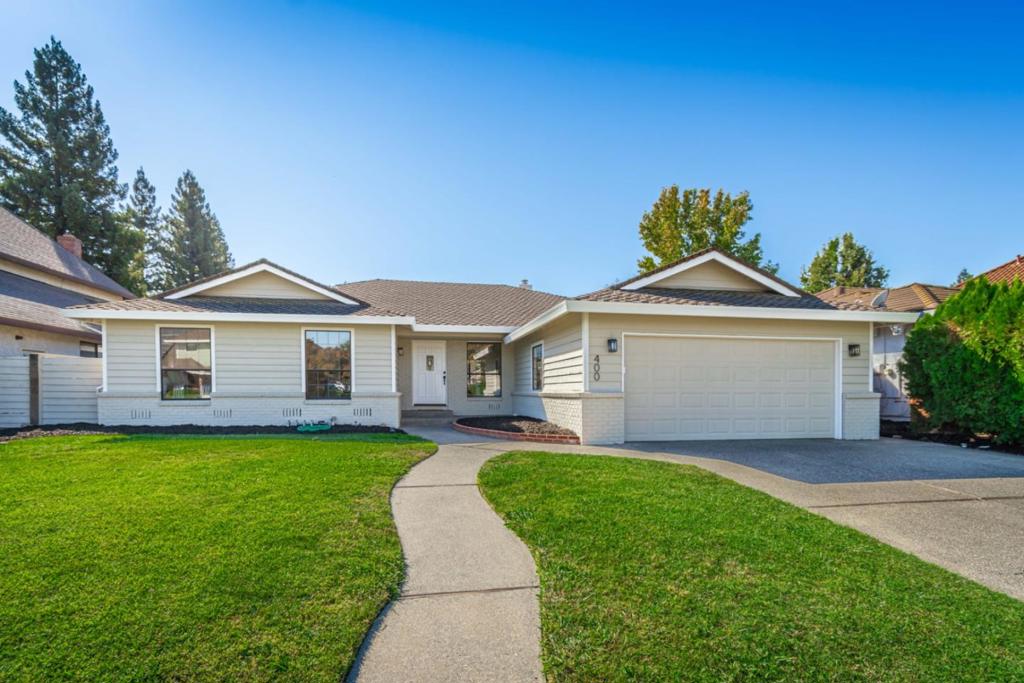 400 Deer River Way, Sacramento, CA 95831