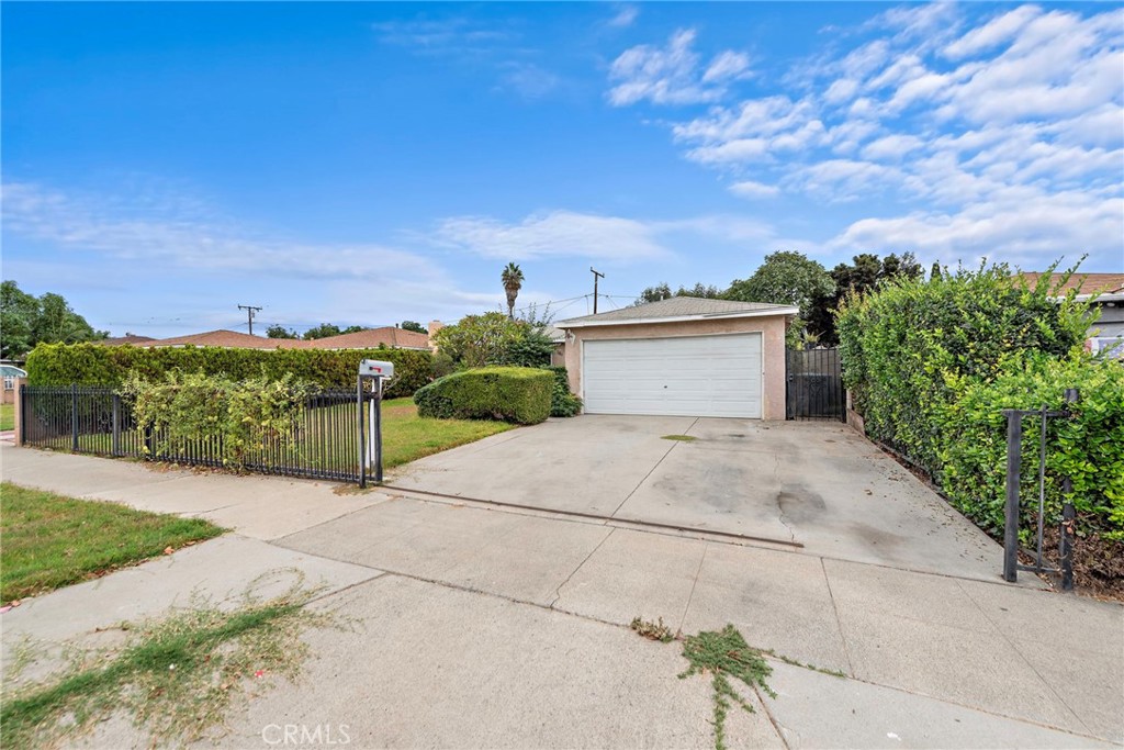 901 S Halladay Street, Santa Ana, CA 92701