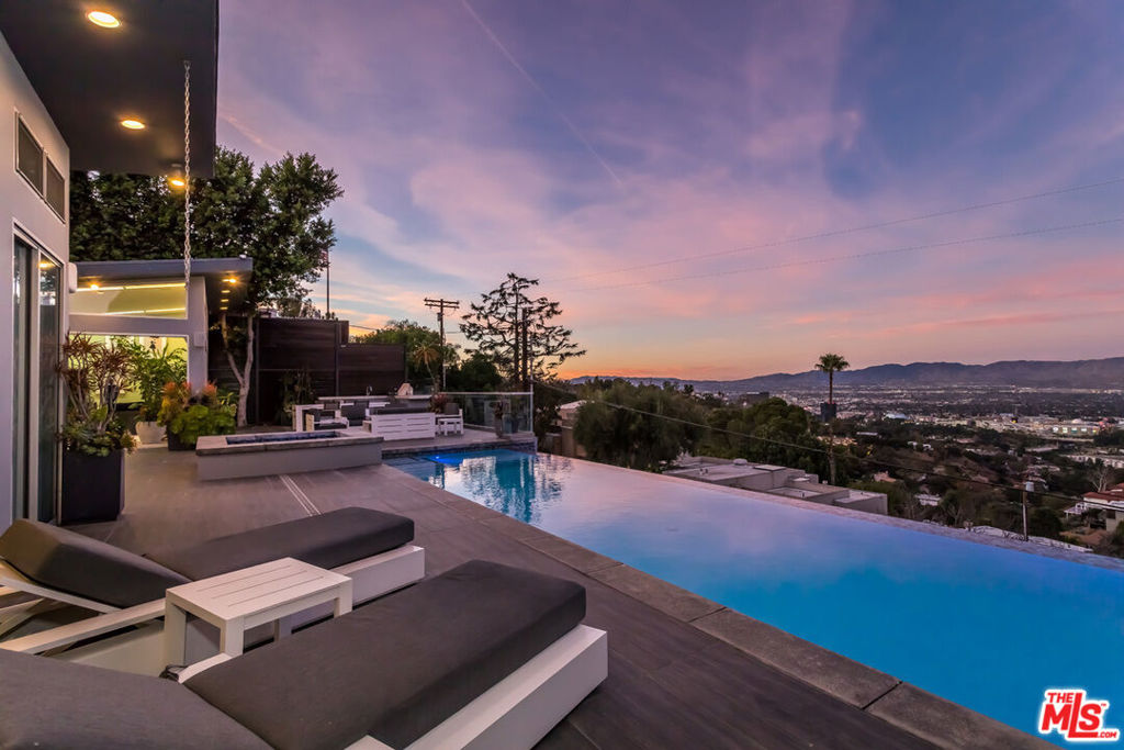 7275 Mulholland Drive | Similar Property Thumbnail 8