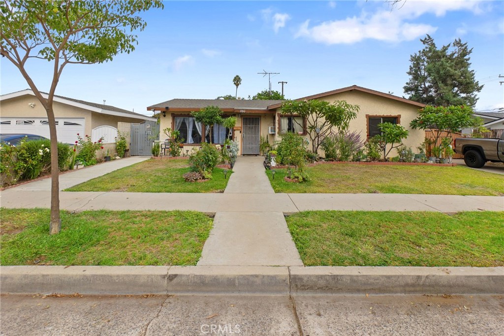 880 S Walnut Street, La Habra, CA 90631