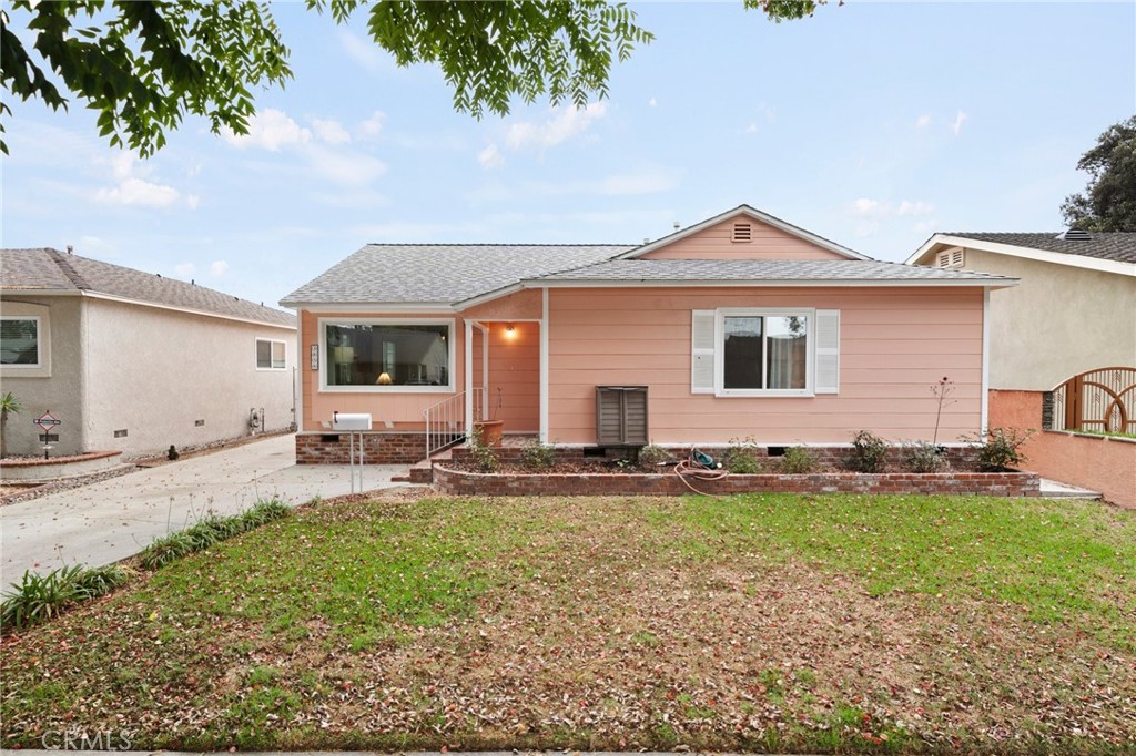 3858 Ladoga Avenue, Long Beach, CA 90808