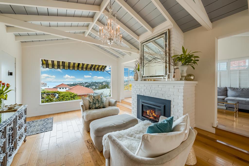 221 Highland Drive, Aptos, CA 95003