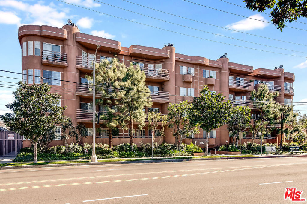 4310 Cahuenga Boulevard, #304 | Similar Property Thumbnail