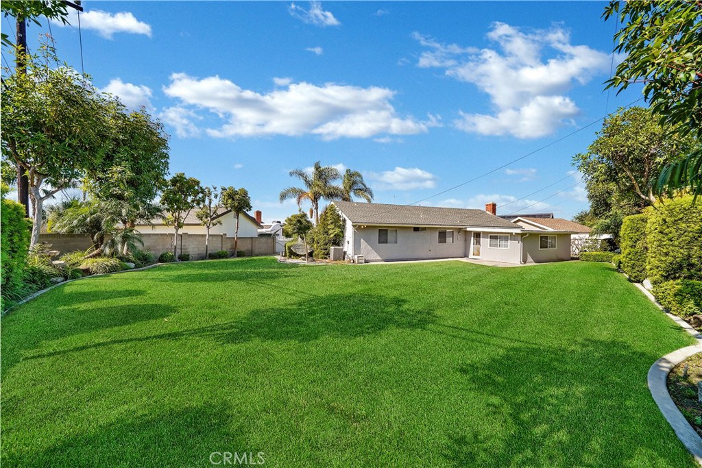 17852 Prescott Ln, Huntington Beach, CA 92647