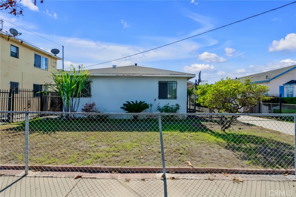 3666 113Th St., Inglewood, CA 90303