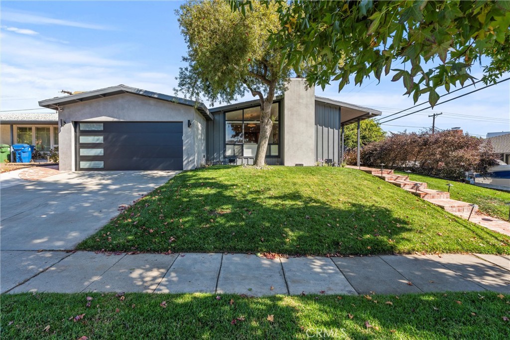 8906 Villanova Avenue, Los Angeles, CA 90045