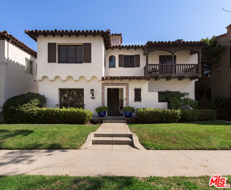 9948 Robbins Drive, Beverly Hills, CA 90212