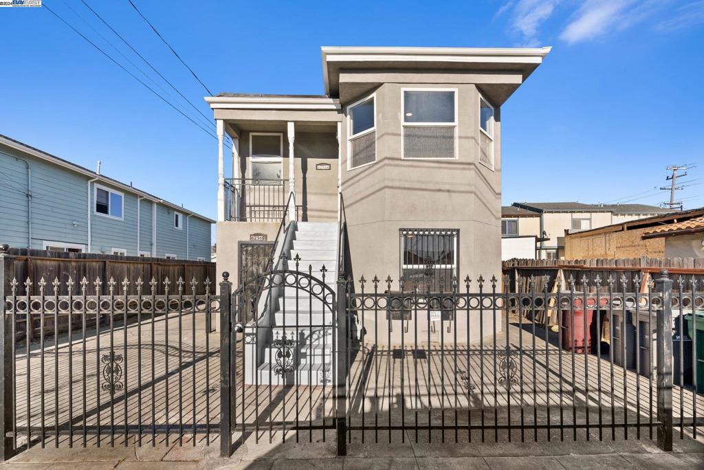 6256 Harmon Ave, Oakland, CA 94621