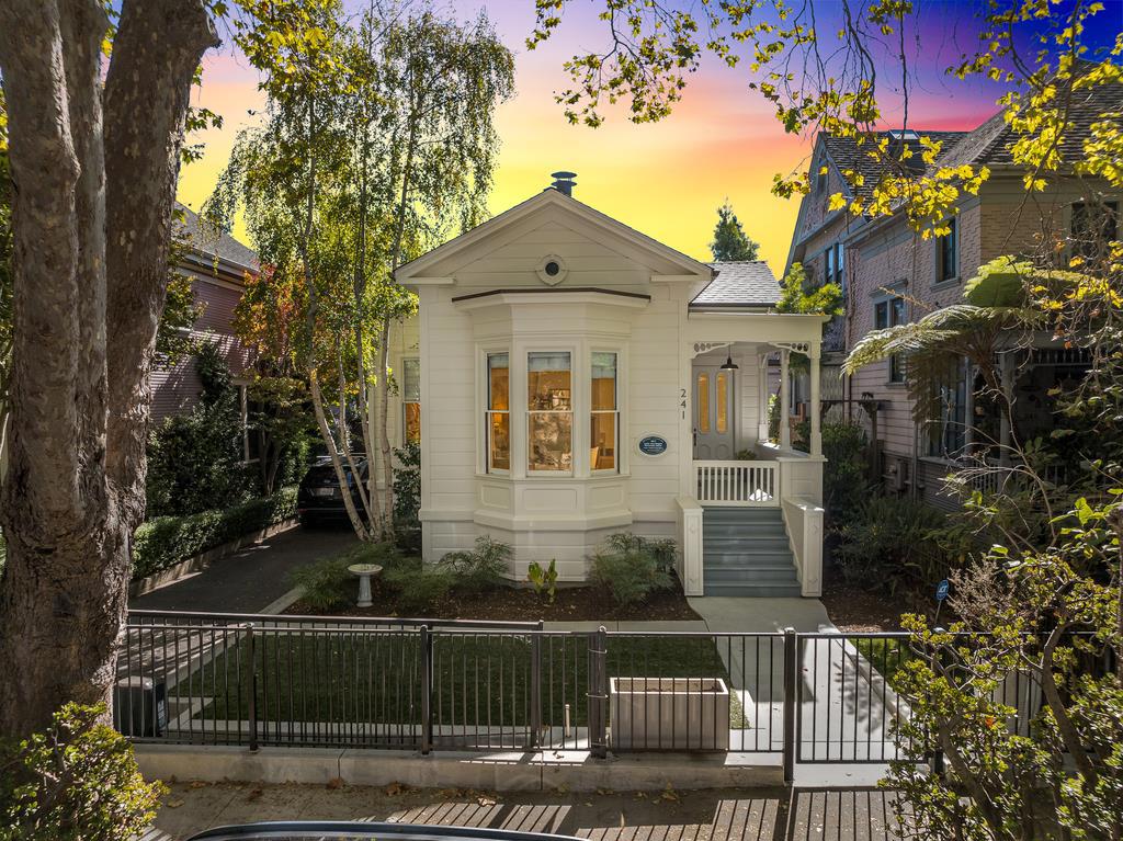 241 Walnut Avenue, Santa Cruz, CA 95060