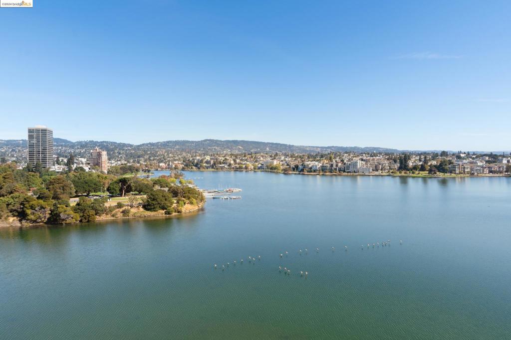 1 Lakeside Dr , #1010, Oakland, CA 94612