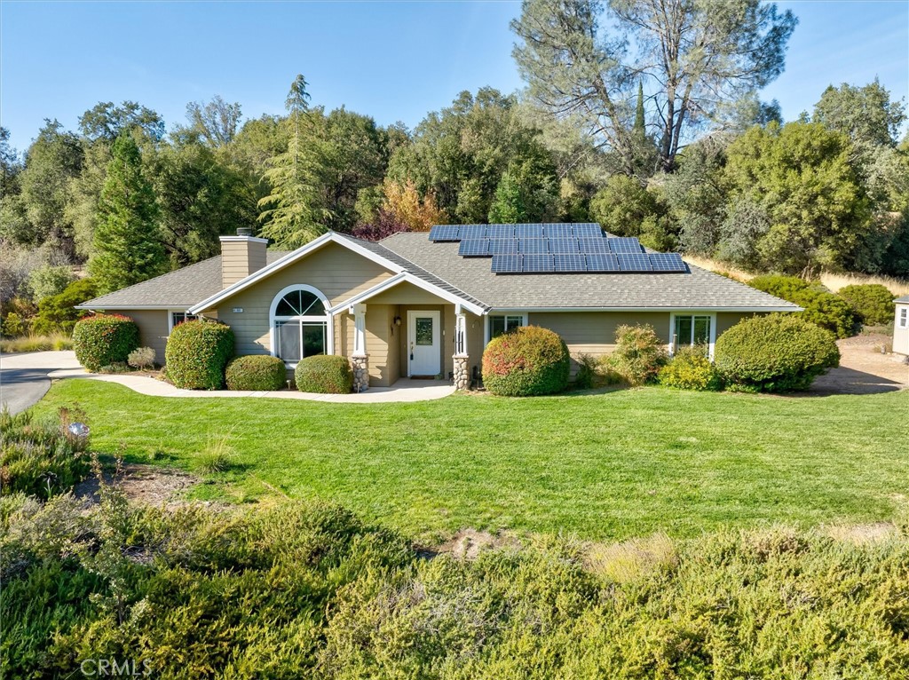 41801 Loch Lomond Lane, Oakhurst, CA 93644