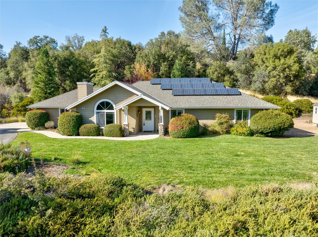 41801 Loch Lomond Lane, Oakhurst, CA 93644