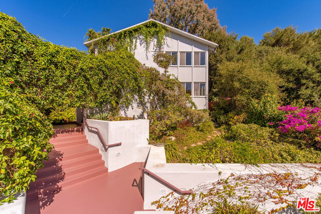 16449 Akron Street, Pacific Palisades, CA 90272