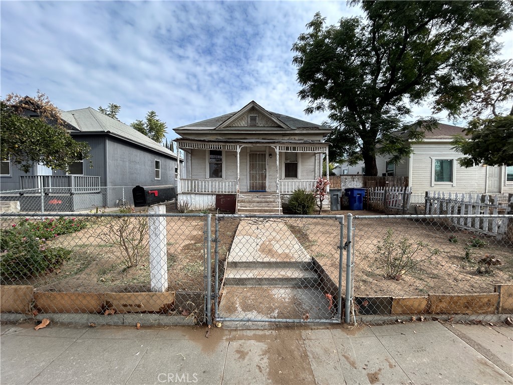 330 L Street, Fresno, CA 93721