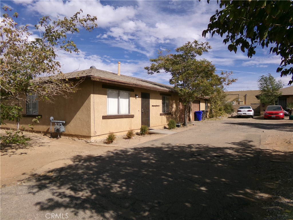 21490 Bear Valley Road, Apple Valley, CA 92308